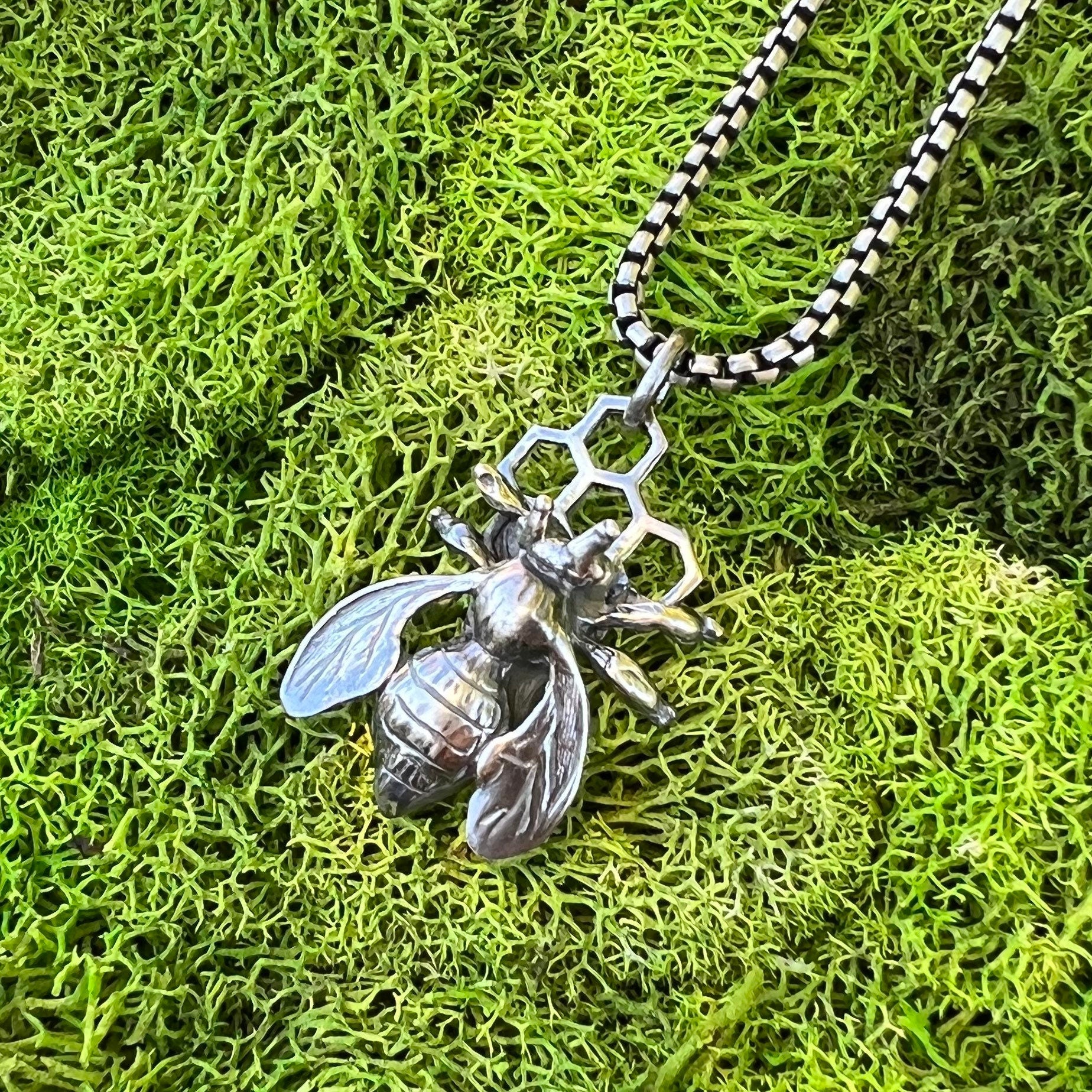 Honeycomb & Bee Prndant