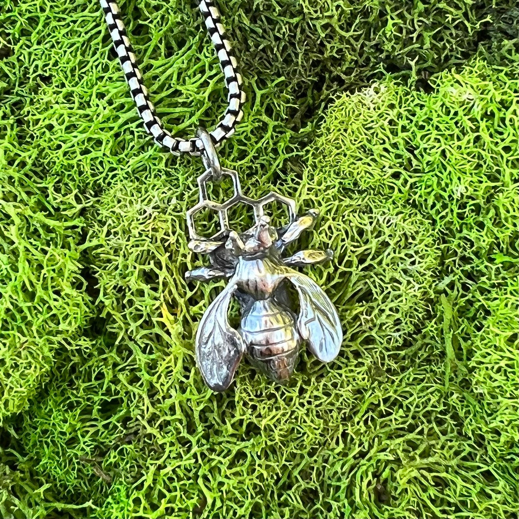 Honeycomb & Bee Prndant